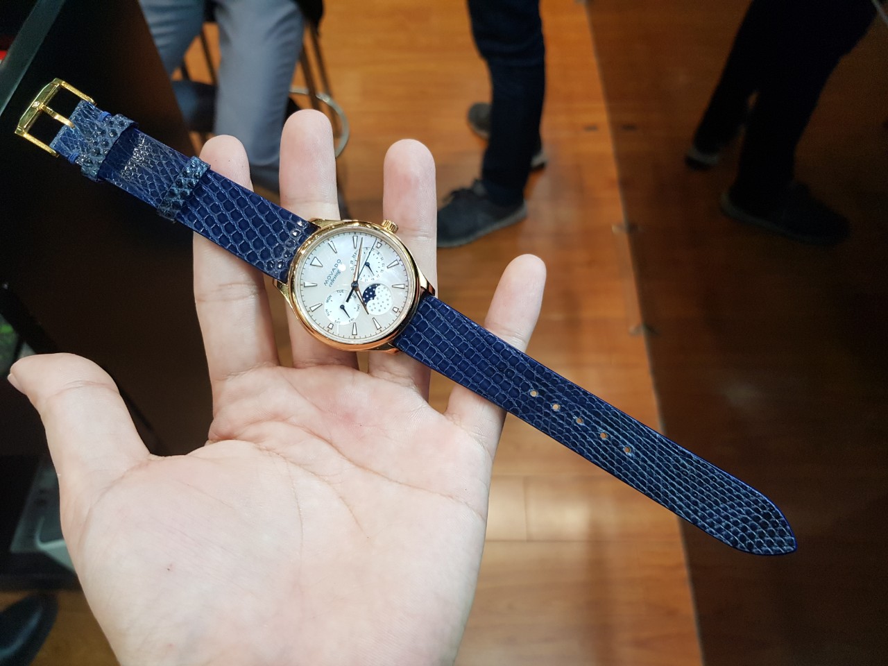 Dây da đồng hồ Movado da kỳ đà thay chuẩn form đồng hồ tại Alowatch