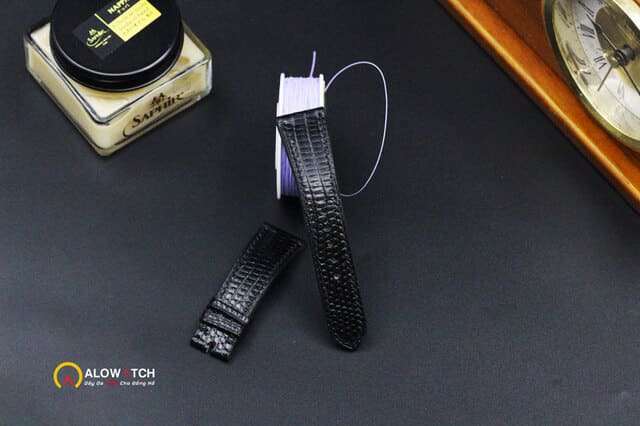Dây đồng hồ Fossil vân cá sấu màu đen – handmade thủ công