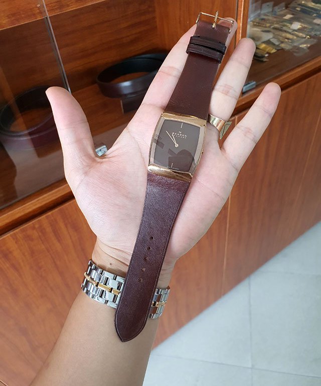 Thay dây cho đồng hồ Skagen mặt vuông