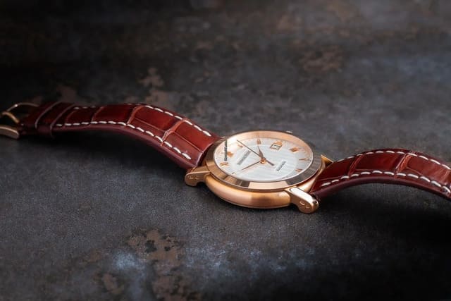 Dây đồng hồ Audemars Piguet được làm bằng các loại ca cao cấp chuẩn Châu Âu