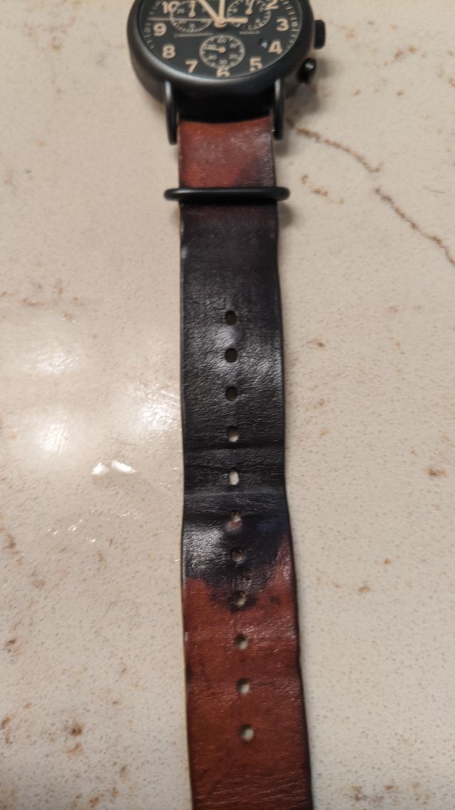 Dây bong tróc, bạc màu là lúc cần thay