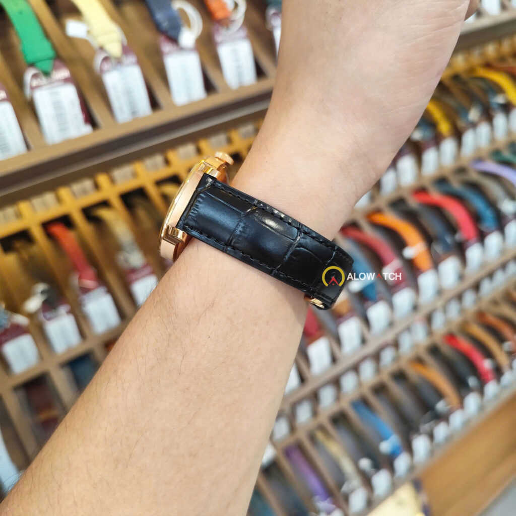 Cặp dây sau khi được thay lên chiếc Tissot Le Locle