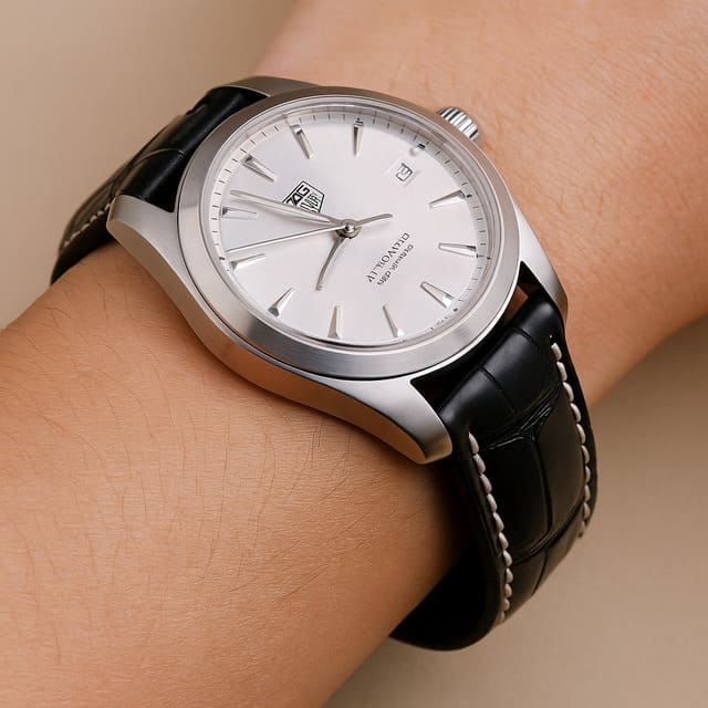 Khách hàng đeo dây đồng hồ Tag Heuer handmade đã thay tại Alowatch
