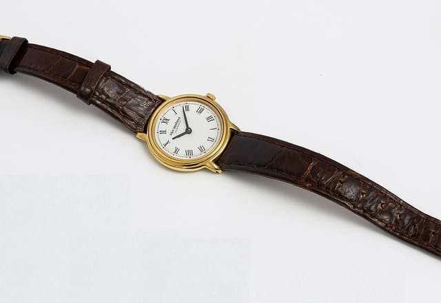 Dây đồng hồ Raymond Weil bị bong tróc, xuống cấp cần thay mới