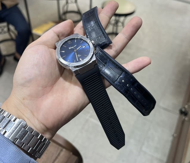 Dây đồng hồ Salvatore Ferragamo sau khi thay dây thủ công tại Alowatch
