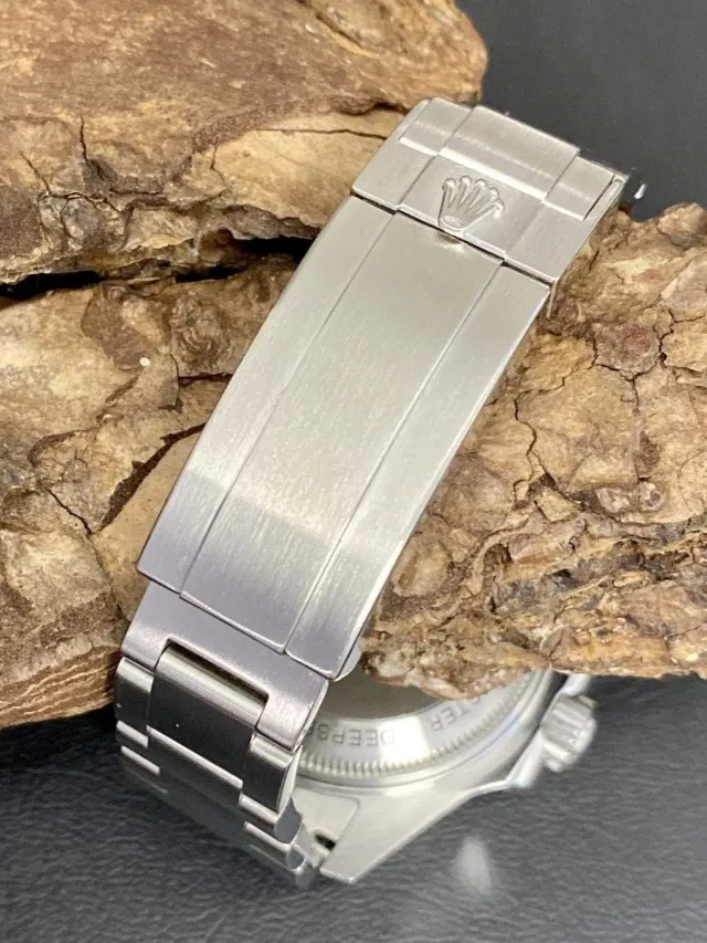 Khóa Oysterlock: Cơ chế bảo vệ kép cho thợ lặn & dân chuyên nghiệp