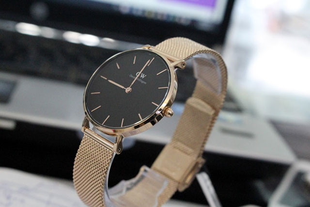 Đồng hồ DW dây kim loại