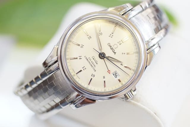 Đặc điểm nổi bật của dây đồng hồ Omega vẩy rồng