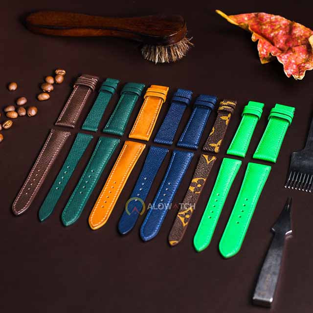 Khi dây da đồng hồ bị cứng, khô cần được làm mềm