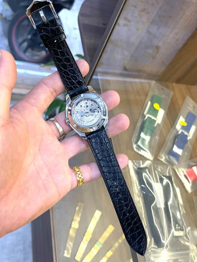 Mẫu dây da vân lưới đen đồng hồ Omega Swatch