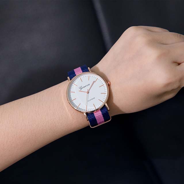 Nếu chưa biết tay nhỏ nên đeo đồng hồ dây gì thì bạn có thể chọn dây vải