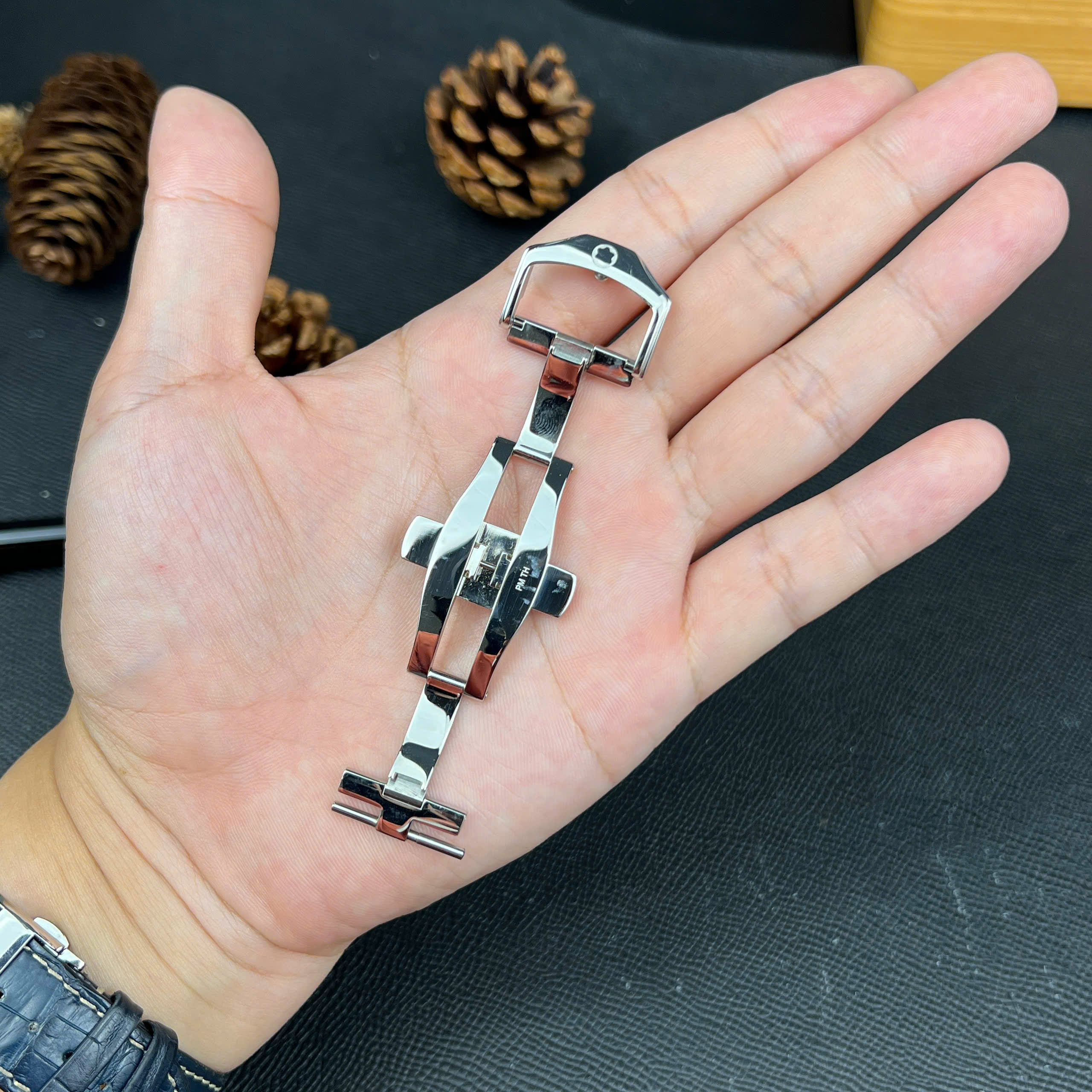 Lựa chọn khóa bướm gập đồng hồ Montblanc chính hãng