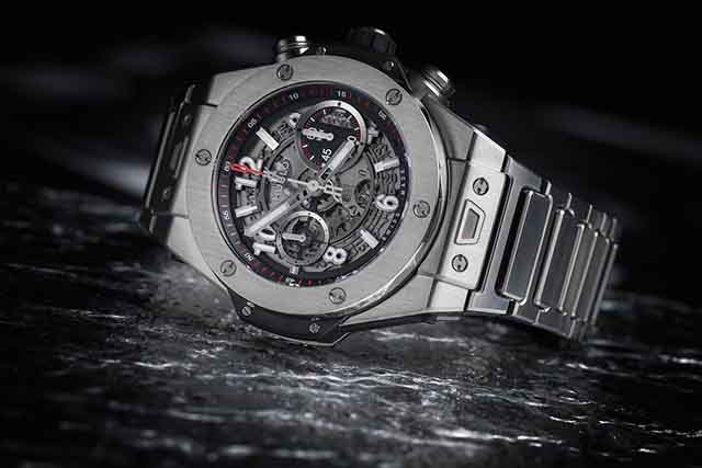 Sử dụng đồng hồ dây Titanium cần tránh tiếp xúc với hóa chất mạnh, chất tẩy rửa