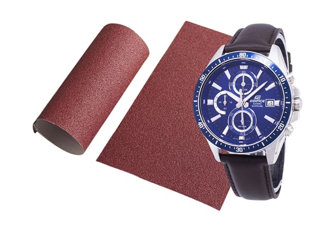 Đánh bóng dây kim loại bằng giấy nhám