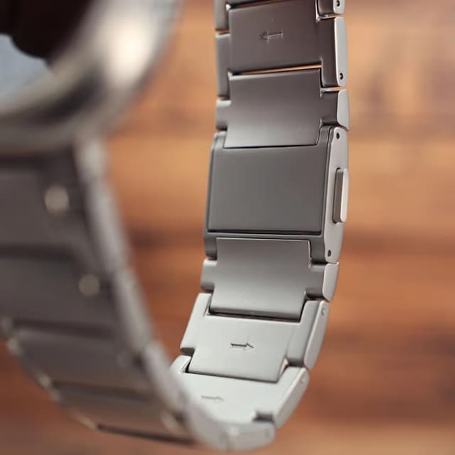 Dây đồng hồ bằng titanium