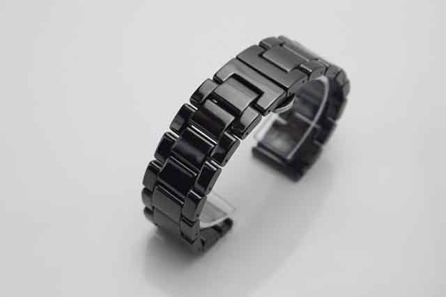 Dây đồng hồ Ceramic được chế tác từ chất liệu Ceramic - gốm sứ kỹ thuật cao