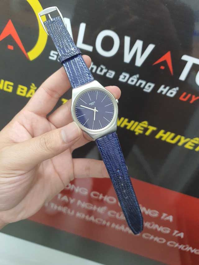 Nếu muốn mua dây đồng hồ da kỳ đà chính hãng, cao cấp bạn có thể đến các cửa hàng của Alowatch