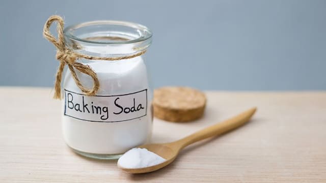 Dùng baking soda giúp làm trắng dây đồng hồ hiệu quả