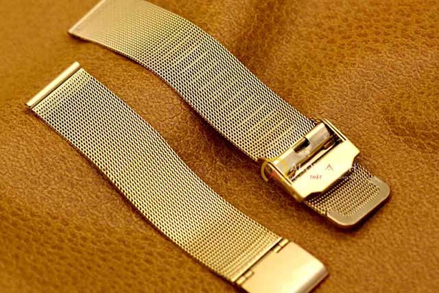 Giá dây đồng hồ kim loại đa dạng, tùy thuộc vào thương hiệu, kiểu dây