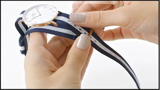 Hướng dẫn cách đeo đồng hồ DW dây nato chi tiết