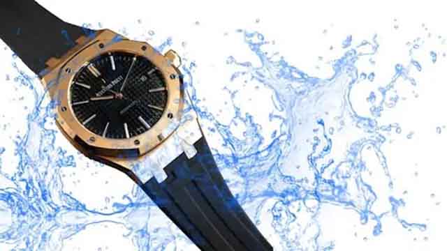 Cả dây đồng hồ silicone và cao su đều có khả năng chống nước tốt