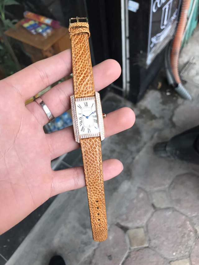 Lựa chọn dây da đà điểu theo màu sắc, kiểu dáng