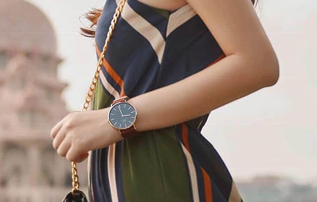 Đồng hồ DW dây nato vẫn có thể làm phụ kiện tại các bữa tiệc nhẹ, sự kiện thân mật