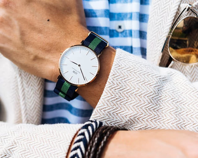 Đồng hồ DW dây nato mang lại sự tươi mới, trẻ trung cho trang phục công sở