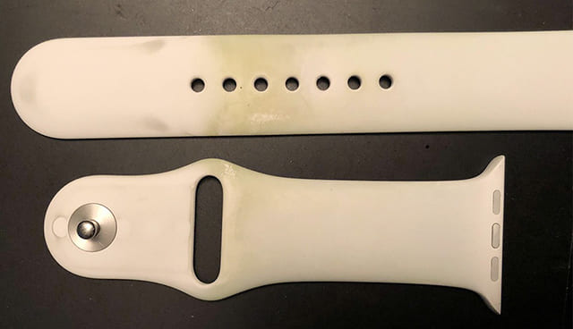 Dây cao su đồng hồ dễ bị ngả màu, nhất là các loại màu trắng