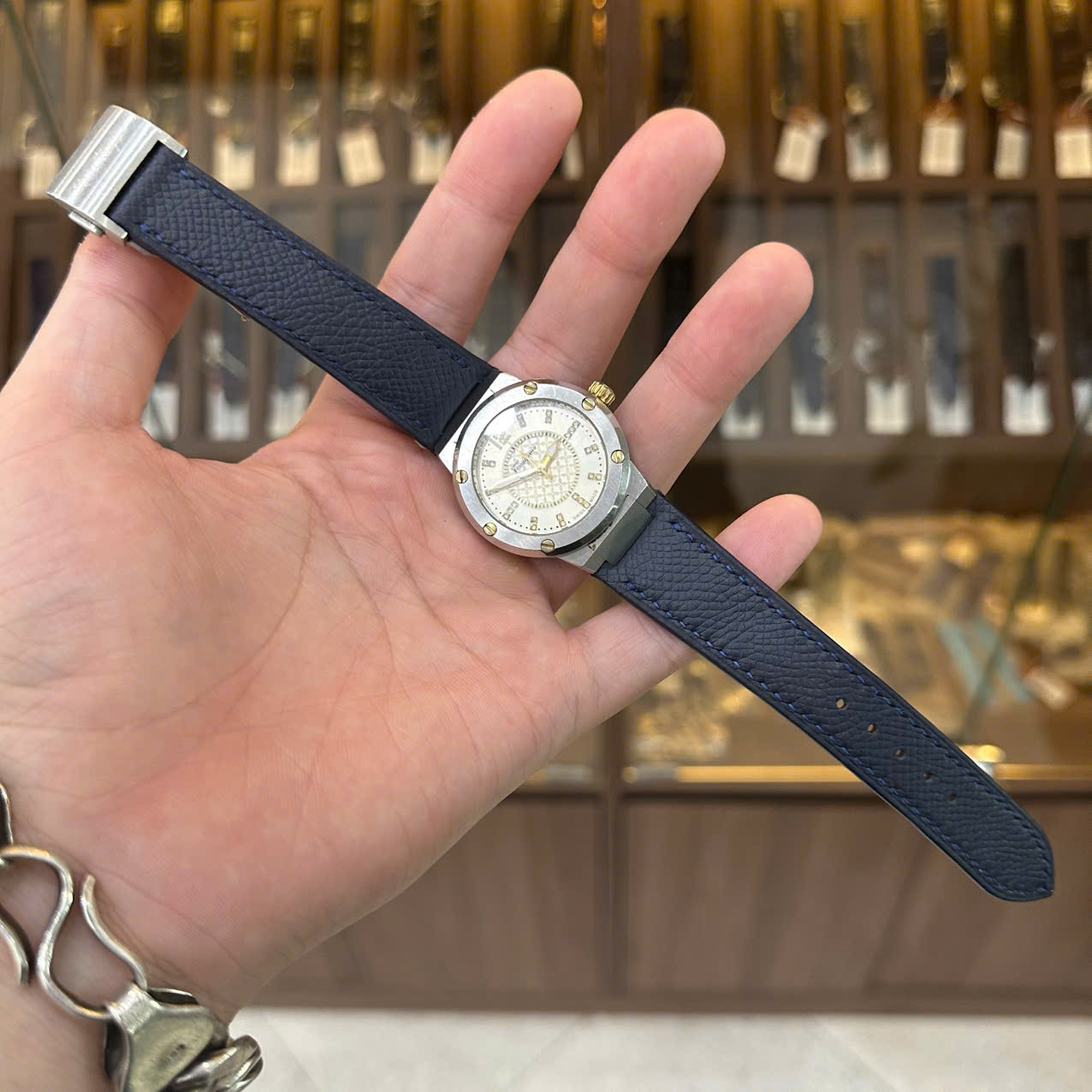 Dây Đồng Hồ Nữ Salvatore Ferragamo FIG170016 Da Bò Màu Đen