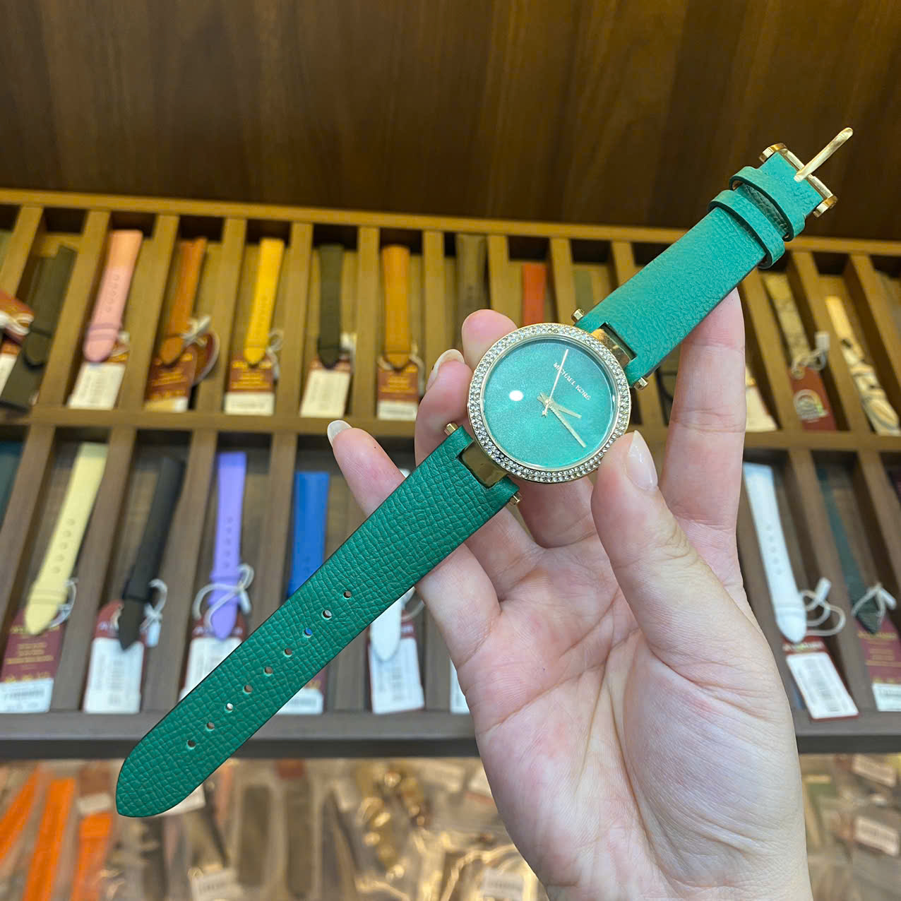 Dây đồng hồ Michael Kors MK2592 nữ – Da bò cao cấp màu xanh lá sang trọng