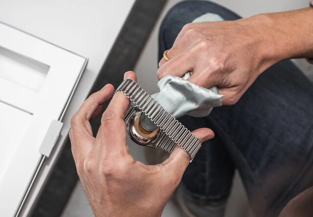 Cách bảo quản dây da và dây thép Omega Speedmaster bền đẹp