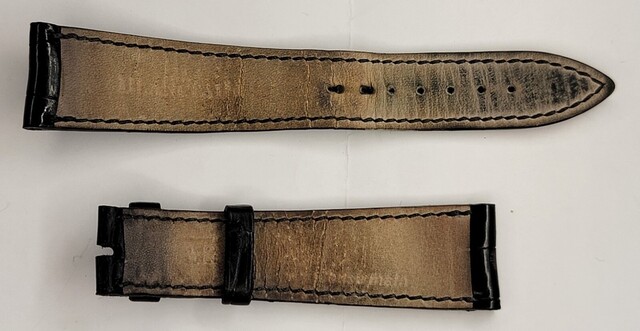 Dây đồng hồ Blancpain da bị nứt, có mùi hôi và xỉn màu