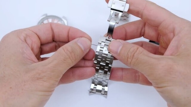 Hướng dẫn thay dây đồng hồ Omega Speedmaster tại nhà