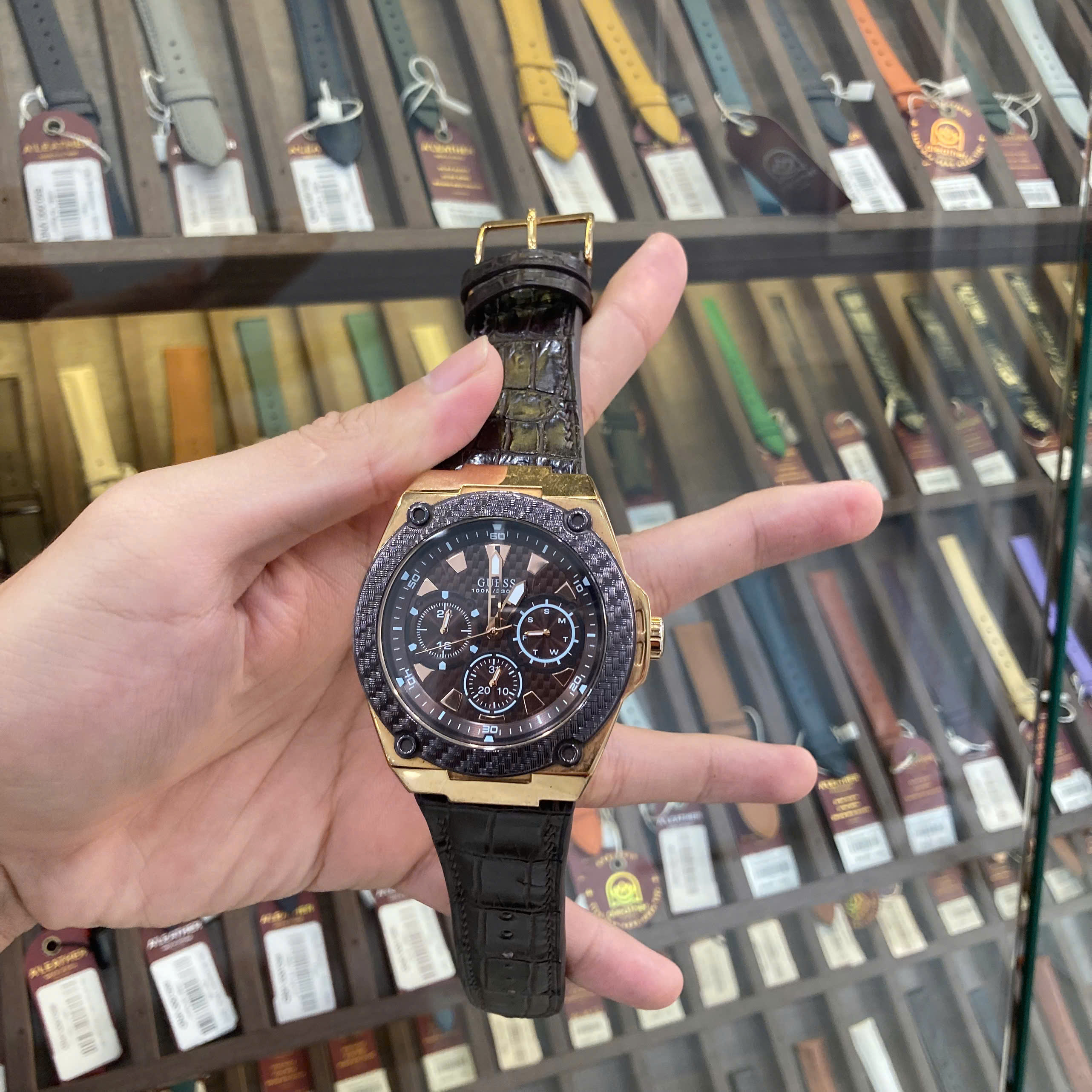 Dây Đồng Hồ Guess Legacy W1058G2 Da Cá Sấu Màu Nâu Cao Cấp – Sang Trọng & Đẳng Cấp
