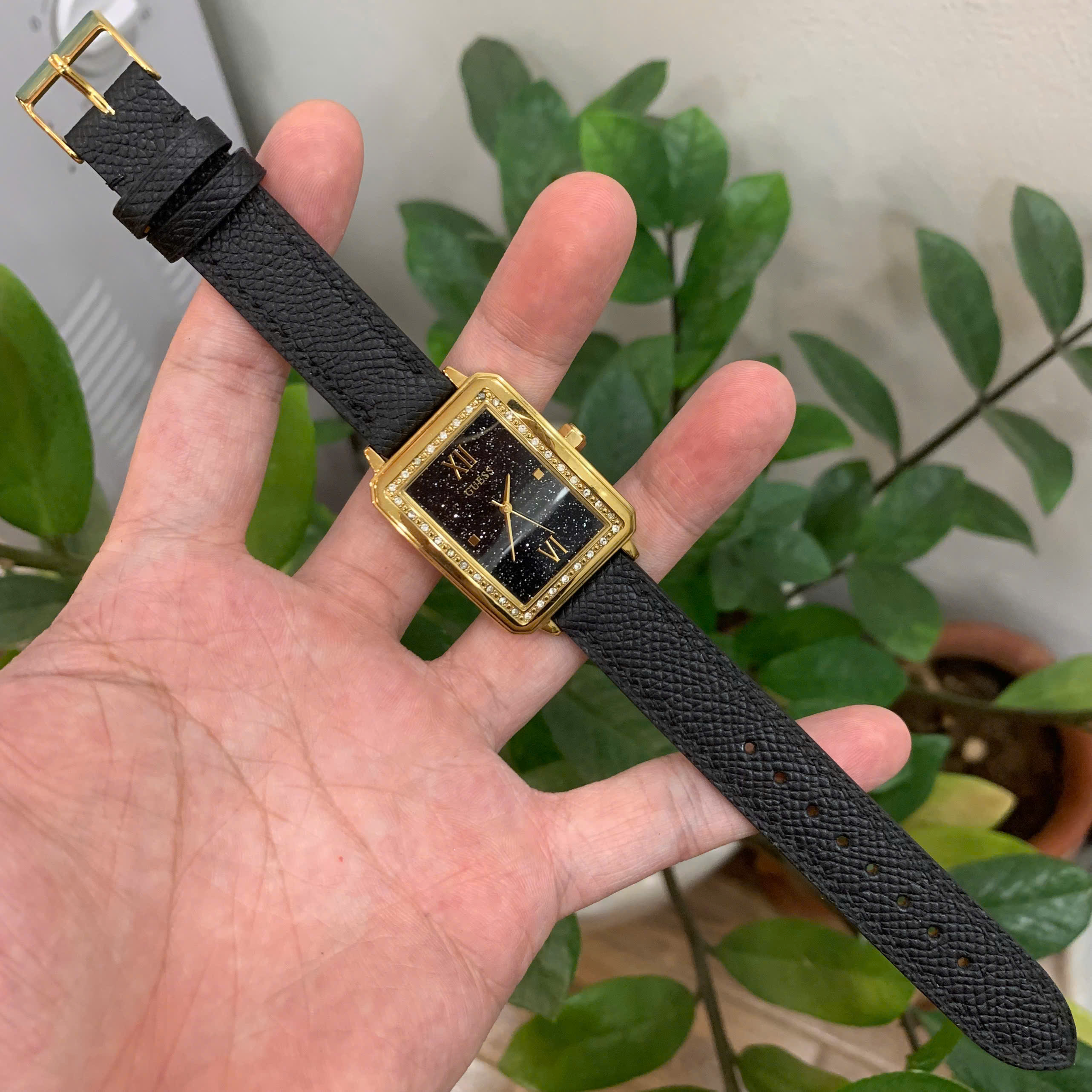 Dây Đồng Hồ Nữ Guess U0841L1 Da Bò Màu Đen – Thanh Lịch, Bền Đẹp Theo Thời Gian