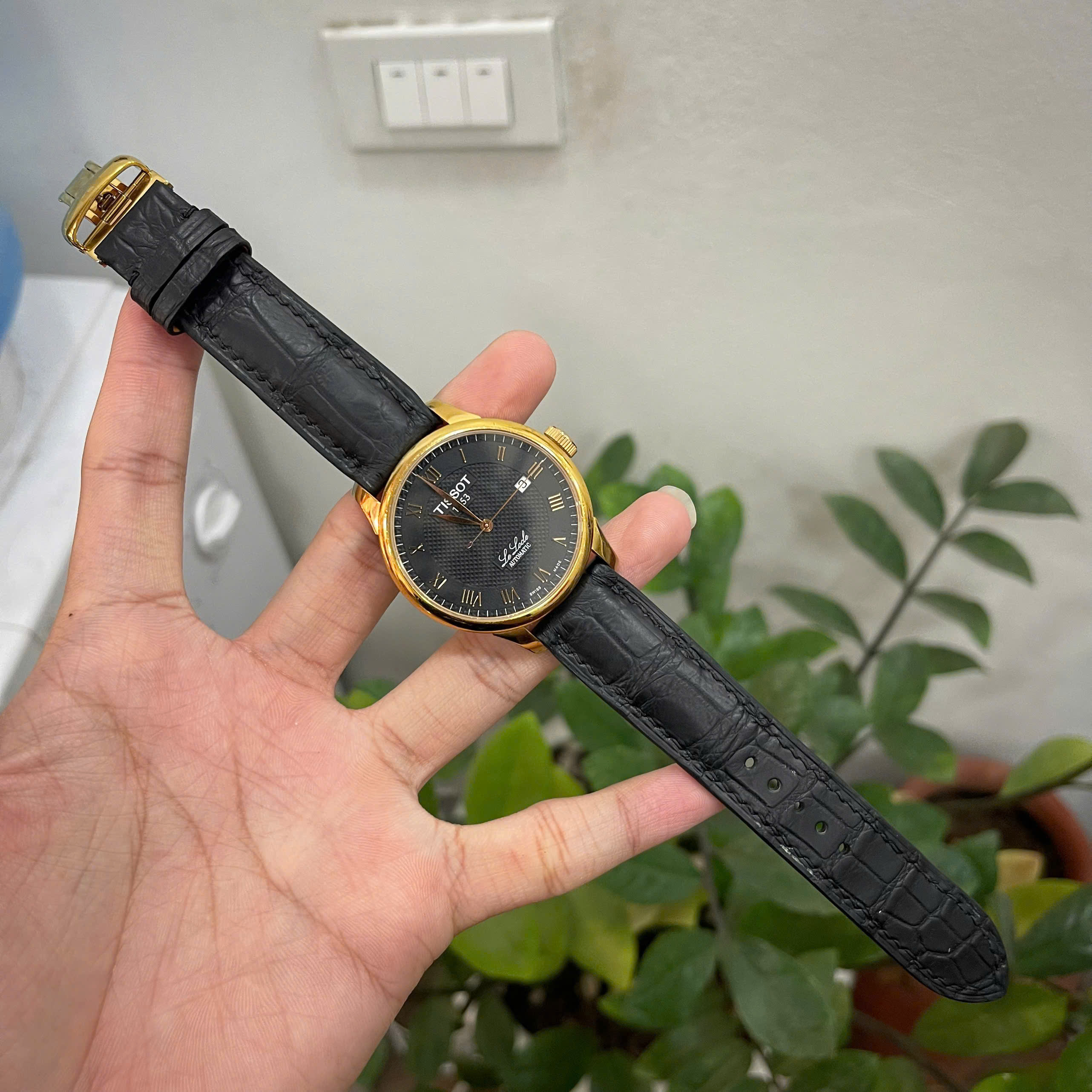 Dây Đồng Hồ Tissot Le Locle Powermatic 80 Gold T006.407.36.053.00 Da Cá Sấu 2 Mặt Màu Đen Cao Cấp