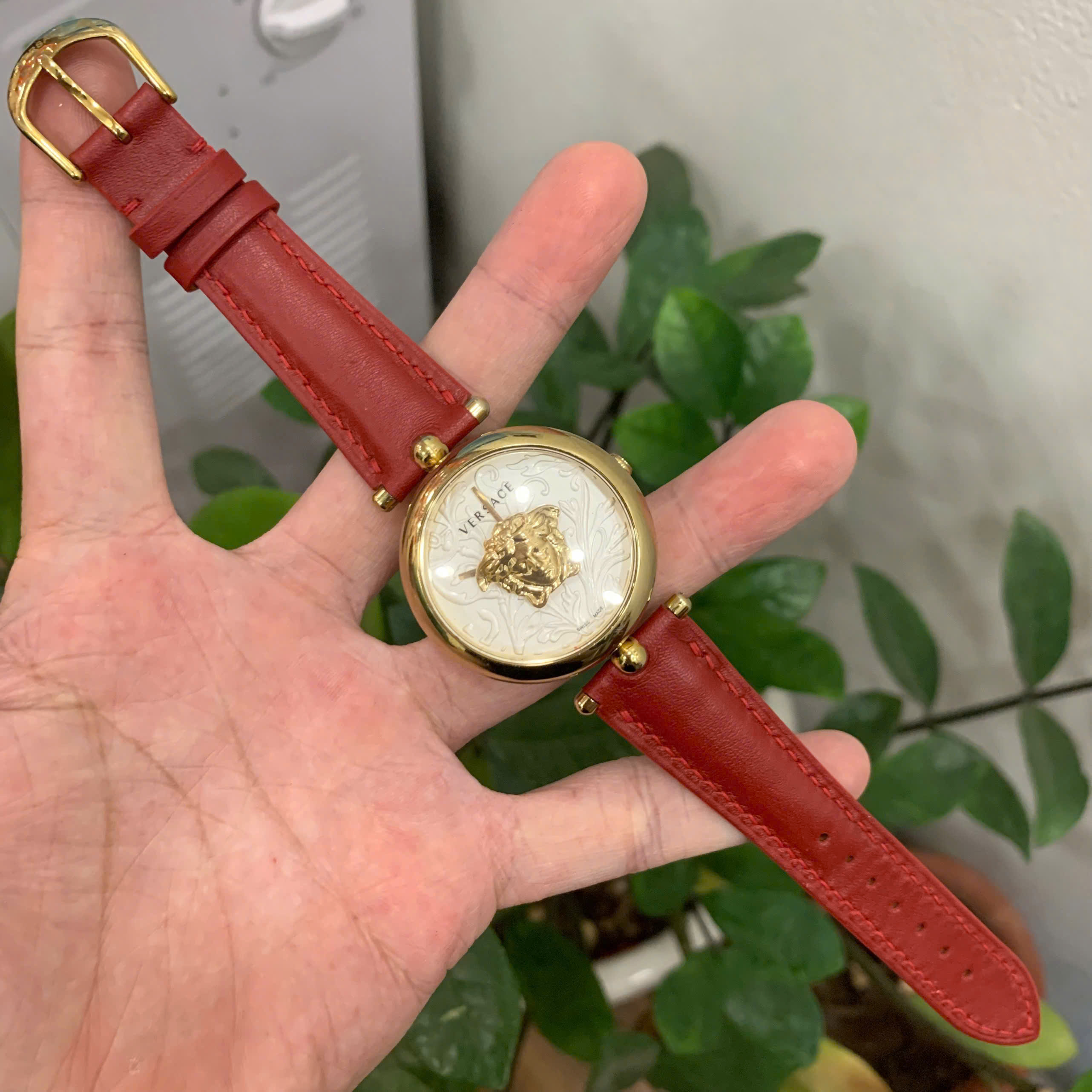 Dây Đồng Hồ Nữ Versace Palazzo Empire Barocco VECO01520 Da Bò Màu Đỏ Sang Trọng