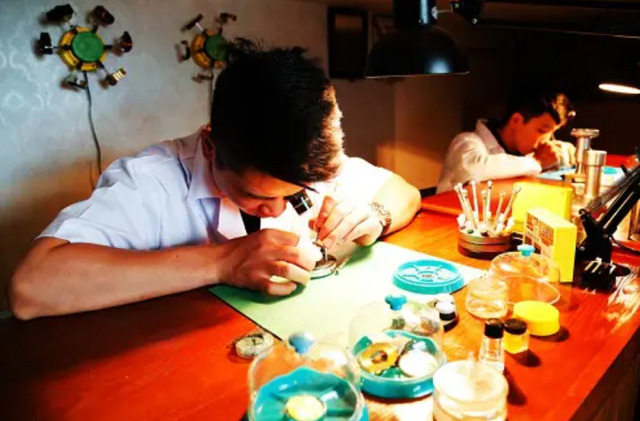 AloWatch địa chỉ thay dây da đồng hồ Maurice Lacroix tại Hà Nội uy tín tại Hà Nội