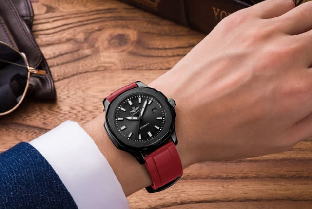 Dây cao su SRWatch trẻ trung, linh hoạt phù hợp hoạt động thể thao.