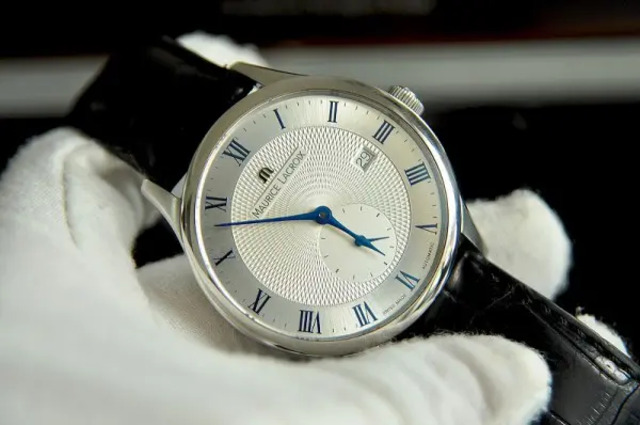 Dây dồng hồ Maurice Lacroix được bảo dưỡng tại Alowatch