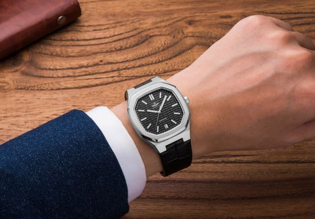 Dây đồng hồ SRWatch thiết kế đẹp, bền và ổn định thương hiệu Nhật Bản.