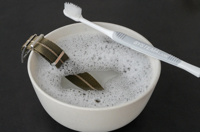 Cách vệ sinh dây Nato DW chuẩn và nhanh chóng tại nhà.