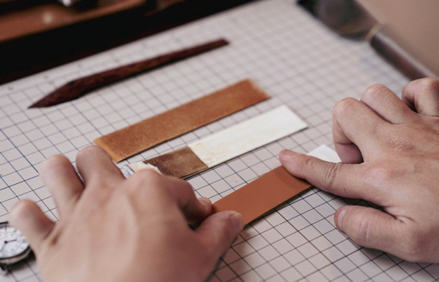 Chế tác dây da Carnival thủ công theo yêu cầu.