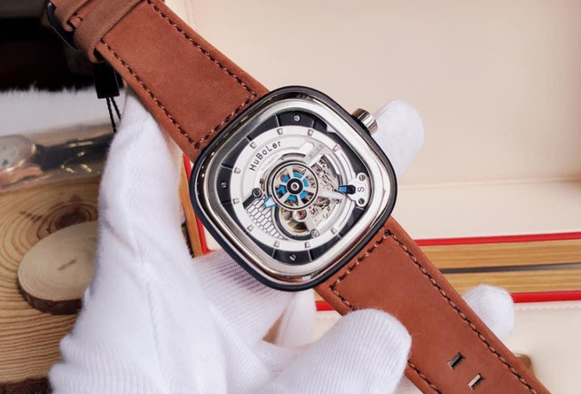 Dây da đồng hồ Huboler mềm mại và dễ chịu phù hợp sử dụng hàng ngày.