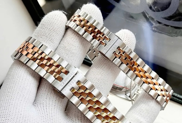 Dây đồng hồ Carnival couple kim loại phù hợp cho các cặp đôi.