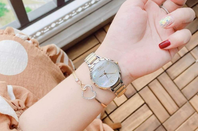 Dây đồng hồ Citizen nữ size dây nhỏ ôm tay gọn, nhẹ và thanh lịch.