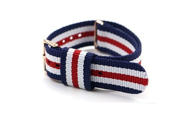 Dây đồng hồ Daniel Wellington vải Nato phong cách trẻ trung.