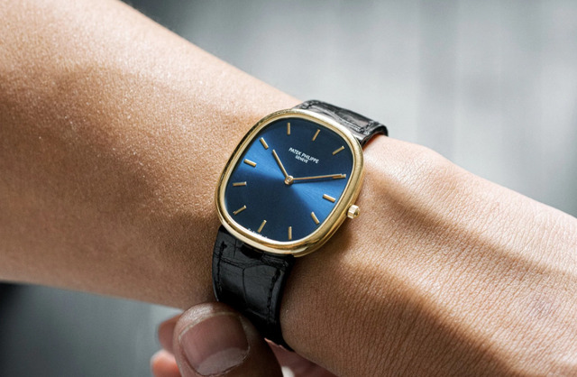 Dây đồng hồ Patek Philippe Ellipse đen bo chính xác theo form.