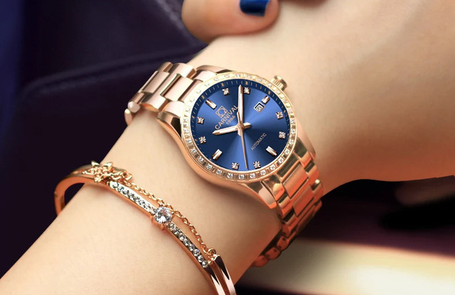 Dây kim loại Carnival hiện đại, sang trọng hợp cho nhiều hoàn cảnh.